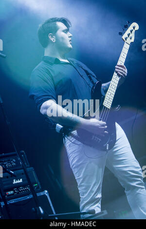 Milan, Italie. 09Th Feb 2017. Le groupe de punk hardcore Anglais Frank Carter et le Rattlesnakesperforms vivent à la fabrique de l'ouverture du show de Biffy Clyro Crédit : Rodolfo Sassano/Alamy Live News Banque D'Images