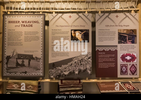 Exposition sur Churro Moutons, tissage, et le commerce, dans le centre de visiteurs à Hubbell Trading Post National Historic Site au sein de la Nation Navajo, Arizona Banque D'Images