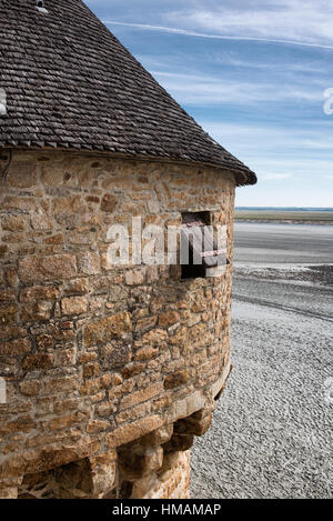 Haut de la tour de pierre, fortifications côtières Mont-Saint-Michel, France Banque D'Images