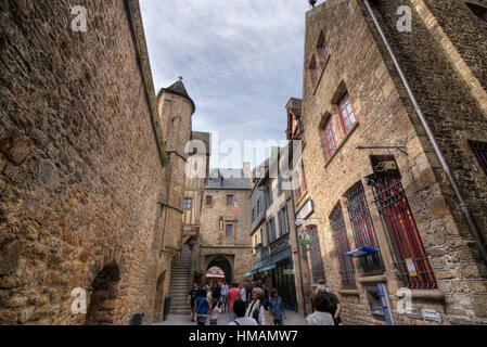 À l'intérieur des murs, botton vue sur la rue principale de Mont-Saint-Michel, France Banque D'Images