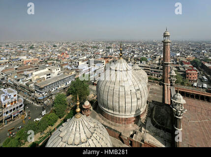 Jama Masjid, la plus grande mosquée de l'Inde, vue depuis le minaret sur le centre historique, New Delhi, Delhi, Inde Banque D'Images