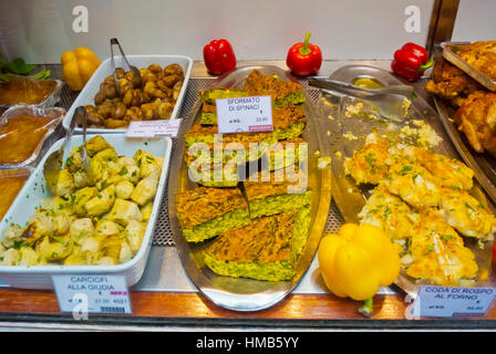 Des plats locaux et des aliments, Tamburini vitrine, Bologna, Emilia-Romagna, Italie Banque D'Images