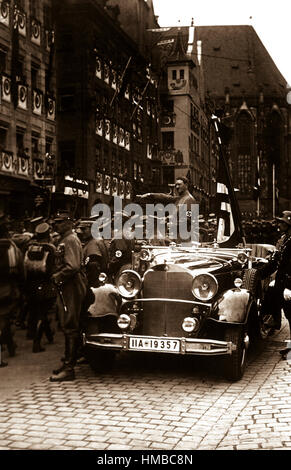 Reichsparteitag. Der Vorbeimarsch der SA suis Fuhrer. Défilé des troupes SA passé Hitler. Nuremberg, 9 novembre 1935. Banque D'Images