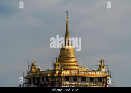Chedi d'or de Wat Saket ou Golden Mount Temple, Bangkok, Thailande, Asie Banque D'Images