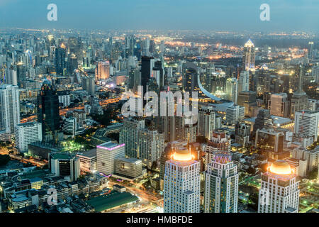 Skyline et la ville au crépuscule, Bangkok, Thailande, Asie Banque D'Images