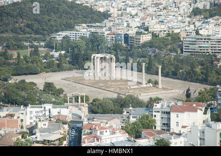 Vue d'Athènes et le Temple de Zeus Olympien comme vu de l'Acropole, Grèce, Europe Banque D'Images