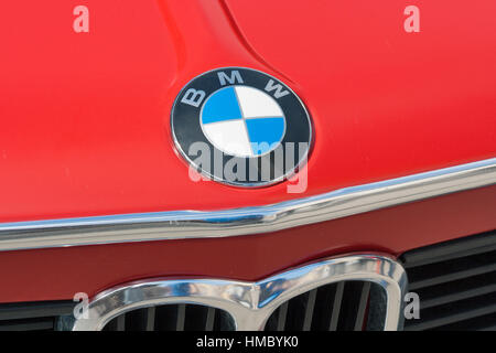 NOVIGRAD, Croatie - le 13 septembre 2014 : Vintage calandre et l'emblème de voiture BMW sur 5ème rallye de voitures anciennes. L'événement organisé par Banque D'Images