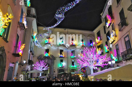 Salerne, IL - 26 décembre 2015 - Noël,spectacle de lumière dans les rues de Salerne, Italie. Banque D'Images