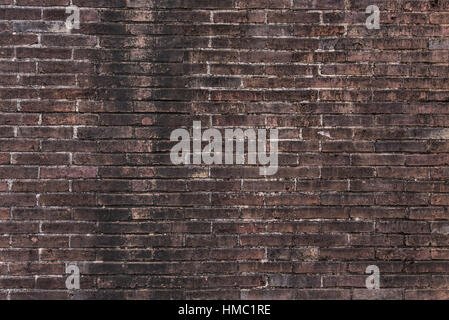 Vieux Millésime mur de brique rouge avec texture de fond de ciment blanc Banque D'Images