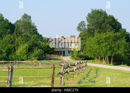 Ferme dans la campagne sur les collines près de Bologne, Italie Banque D'Images