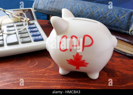 Tirelire avec word RPC. Concept du Régime de pensions du Canada. Banque D'Images