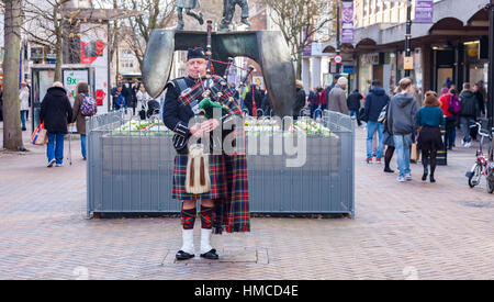 Busker Highland Abington st, Northampton, Royaume-Uni Banque D'Images