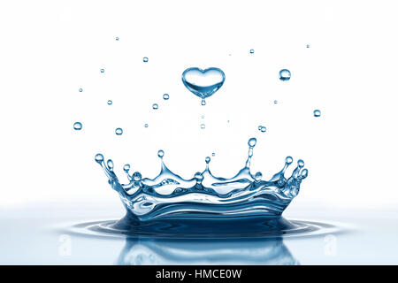 Goutte d'eau en forme de coeur. 3D illustration Banque D'Images