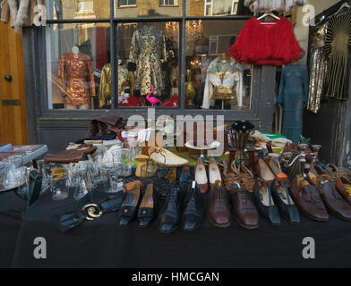 Magasin de vêtements vintage, Portobello Road, Notting Hill, Londres, Angleterre, Royaume-Uni Banque D'Images