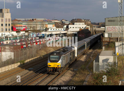 Une locomotive diesel DRS de classe 68 numéro 68010 qui travaille à Neasden le 16th mars 2016 sur un service de chemins de fer Chiltern. Banque D'Images