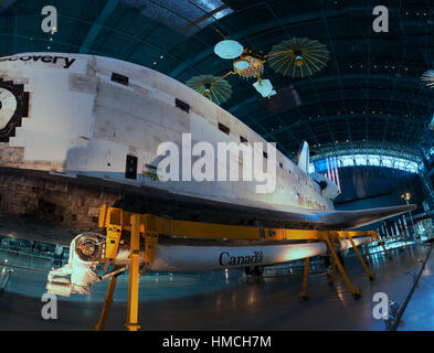 La navette spatiale Discovery sur l'affichage dans l'espace James S. McDonnell Hangar à l'Udvar-Hazy Center à Chantilly, VA le Janvier 04, 2017. Banque D'Images