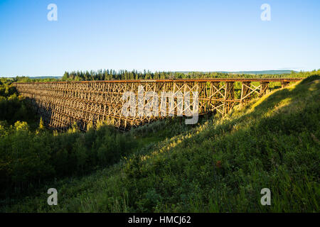 Le chemin de fer historique trestle à Pouce Coupe, près de Dawson Creek, en Colombie-Britannique. Le chevalet a été construit par le chemin de fer du nord de l'Alberta en 1931, mais Banque D'Images