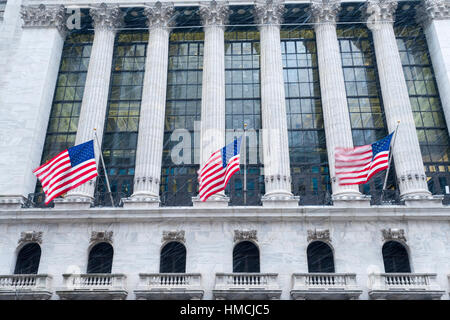 La façade de la Bourse de New York dans la neige le mardi 31 janvier, 2017. La neige se détendre par la fin de l'après-midi ne laissant qu'environ un pouce dans la ville. (© Richard B. Levine) Banque D'Images