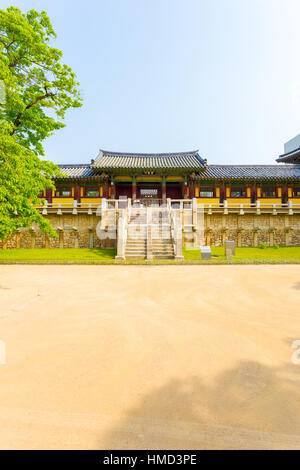 Fleur de Lotus, Yeonhwagyo Chilbogyo, pont et pont de mener à des trésors 7 Jahamun porte dans Temple Bulguksa à Gyeongju Corée du Sud Banque D'Images