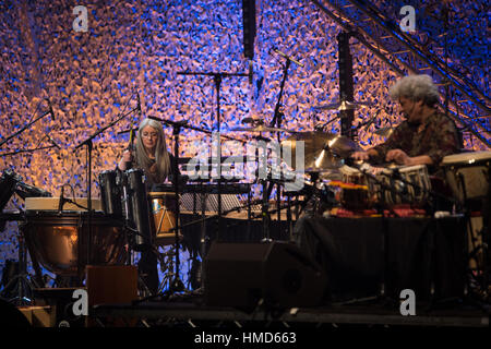 Dame Evelyn Glennie & Trilok Gurtu effectuer 'le rythme en moi', au festival Celtic Connections à Glasgow, en Écosse. Banque D'Images