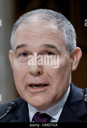 Washington,DC., USA, 18 janvier 2017 New York procureur général Scott Pruitt témoigne devant le comité du Sénat sur l'environnement et des Travaux publics au cours de son audience de confirmation d'être l'administrateur de l'EPA Photo par : Mark Reinstein Banque D'Images