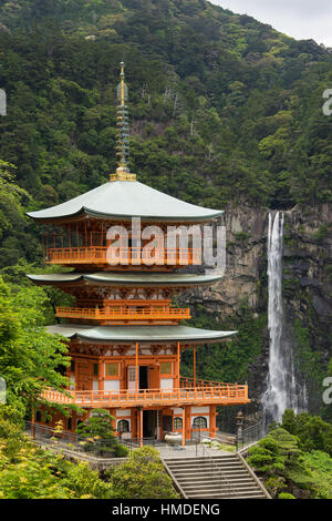 Chutes d'eau de Nachi (Nachi-No-taki) et trois étages pagode à Wakayama, Japon. Banque D'Images