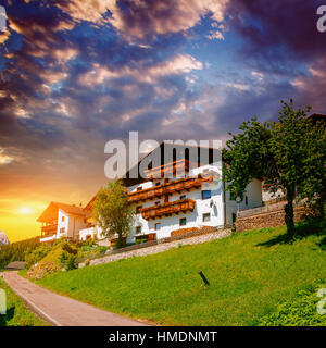 Vue panoramique du paysage d'été idyllique Banque D'Images