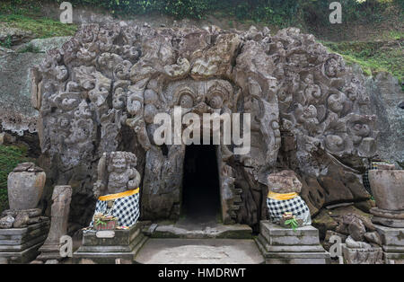 Sanctum, Elephant Cave Goa Gajah, sculptures sur pierre de dieux hindous, Ubud, Bali, Indonésie Banque D'Images