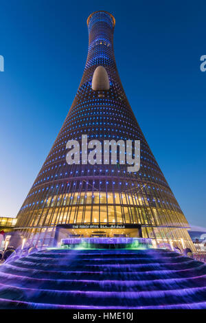 Low angle view of Aspire Tower, également connu sous le nom de la Torche Doha, Doha, Qatar Banque D'Images