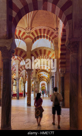 Cordoba Cordoba, Province, Andalusia, Spain. L'intérieur de la Mezquita, la Grande Mosquée. Le centre historique de Cordoue est classée au Patrimoine Mondial de tr Banque D'Images