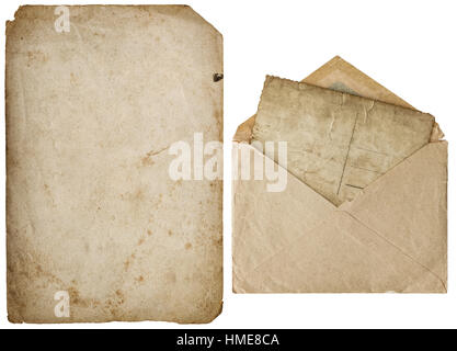 Vieux papier en feuilles et enveloppes vintage isolé sur fond blanc Banque D'Images