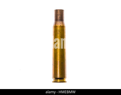 Balle de calibre 0,50 cas munitions pour fusil de sniper militaire. Grade militaire vide de munitions pour armes différentes isolé sur fond blanc. Banque D'Images