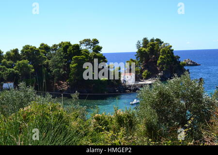 L'îlot de la vierge Marie est magnifique petite île, située en face du port de Parga, Grèce. accessible par bateau à aubes de la mer, bateau ou à la nage. Banque D'Images