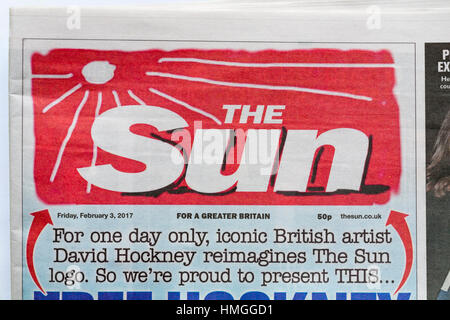 Pour une seule journée célèbre l'artiste britannique David Hockney réinvente le logo Sun - nouveau logo temporaire sur le journal Sun Banque D'Images