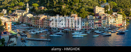 Tôt le matin, vue sur port de la ville de Portofino, ligurie, italie Banque D'Images