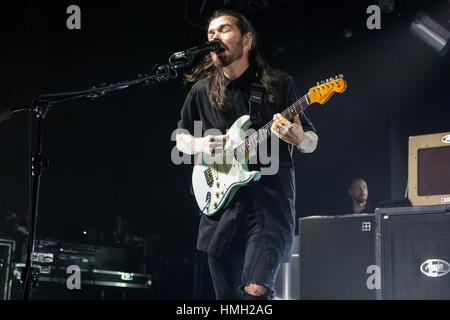 Milan, Italie. 09Th Feb 2017. Le groupe de rock écossais Biffy Clyro effectue sur scène à Fabrique pendant la tournée 'Ellipse' Credit : Rodolfo Sassano/Alamy Live News Banque D'Images