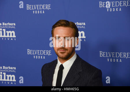 Santa Barbara, USA. 3, 2017. L'acteur Ryan Gosling assiste à l'hommage en l'honneur de grands artistes de Ryan Gosling et Emma Stone au cours de la 32e Festival International du Film de Santa Barbara à l'Arlington Théâtre à Santa Barbara, en Californie. Credit : Banque D'Images