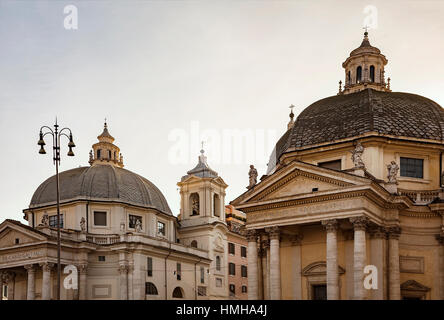 Deux églises de la Piazza del Popolo à Rome, Italie. Banque D'Images