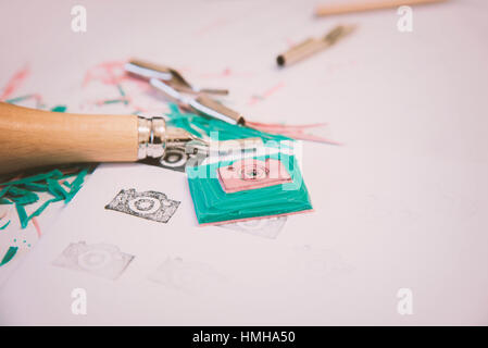 Droit de timbre à la main de l'icône d'une caméra. Banque D'Images