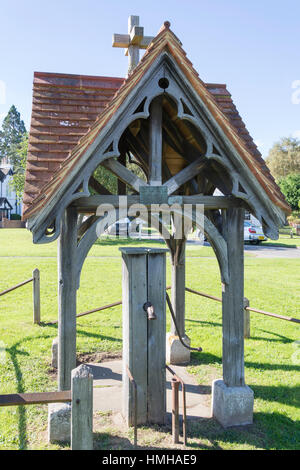 La pompe à eau sur Headley Headley, vert, Surrey, Angleterre, Royaume-Uni Banque D'Images