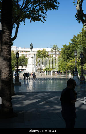 Statue équestre du roi Fernando III à Plaza Nueva, Séville, Espagne Banque D'Images