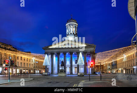 Vue de nuit Royal Exchange Square et la Galerie d'Art moderne du centre-ville de Glasgow. Banque D'Images