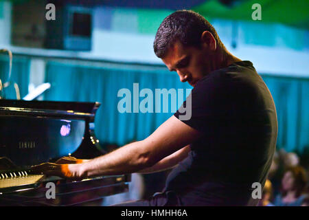 FRANK WOESTE au piano pour IBRAHIM MAALOUF concert au 59e Festival de Jazz de Monterey, Californie Banque D'Images