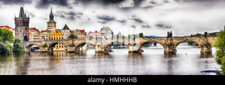 Panoramaic Vue sur le Pont Charles sur la Vltava, Prague, République Tchèque Banque D'Images