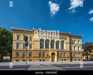 L'École de commerce à Legnica, 1867, de style néoclassique, l'ancien gymnase (lycée), la Basse Silésie, Pologne Banque D'Images