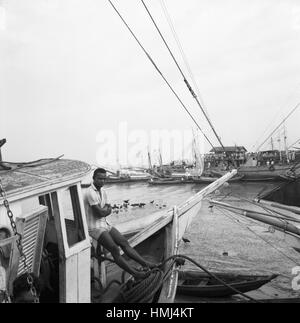 Schiff im Hafen von Belém do Pará (Brésil), 1966. Bateau au port de Belém (Pará), Brésil 1966. Banque D'Images