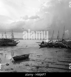 Boote am Hafen von Belém do Pará (Brésil), 1966. Bateaux au port de Belém do Pará (Brésil), 1966. Banque D'Images