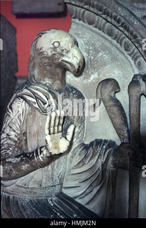 Sarcophage romain (c4th BC) montrant romain avec une tête d'Aigle de l'ancienne ville romaine de Hierapytna, maintenant Ierapetra, Crete, Grèce. Dans le Isdtanbul Musée Archéologique, Turquie Banque D'Images