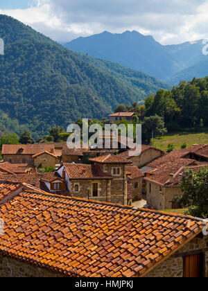Paysage de montagne à Mogrovejo dans le Parc National de Picos de Europa Cantabria Espagne du nord Banque D'Images