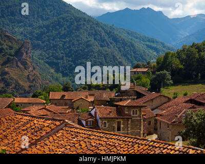 Paysage de montagne à Mogrovejo dans le Parc National de Picos de Europa Cantabria Espagne du nord Banque D'Images